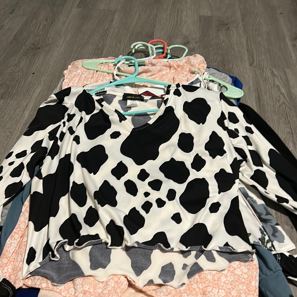 Long sleeve crop top cow print top